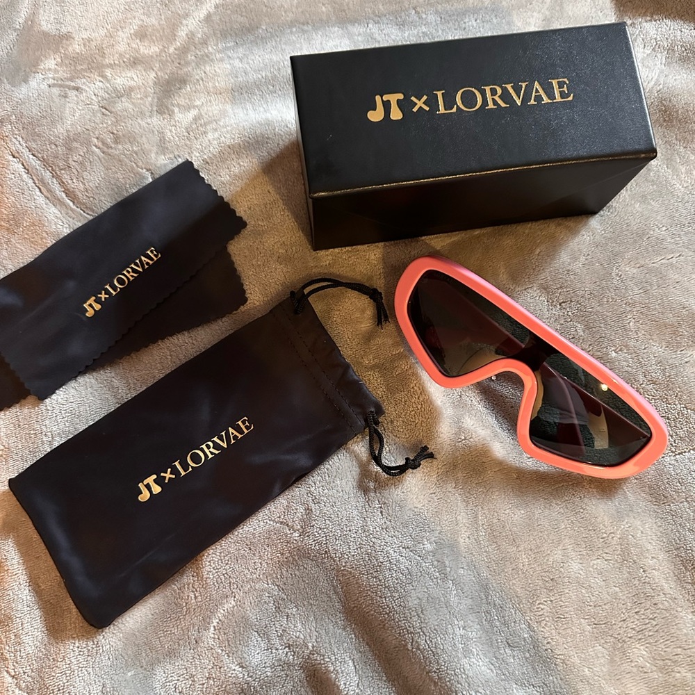Lorvae Bundle. Flamez and Bow